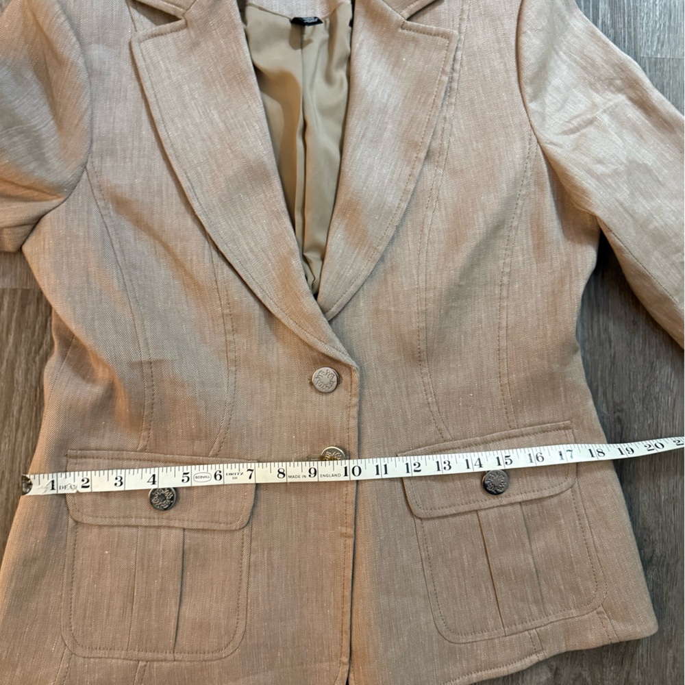 White House Black Market 10P Tan Blazer. Patch pockets excellent condition. - Picture 9 of 14
